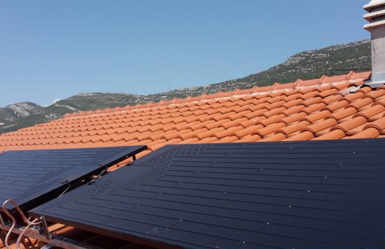 Montaža Energie solar panela na kosi krov