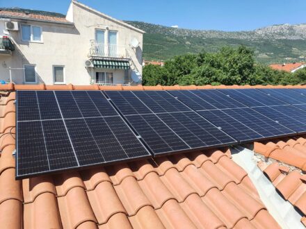 fotovoltaik, fotovoltaik na kosom krovu, montaža na kosi krov,proizvodnja elektrićne energije